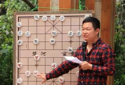 开滦煤矿队程龙讲棋中.png