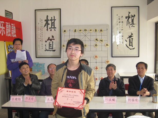 边小强.jpg