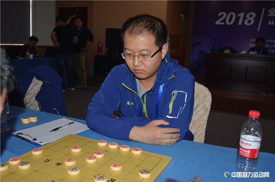 湖北队棋手张彬