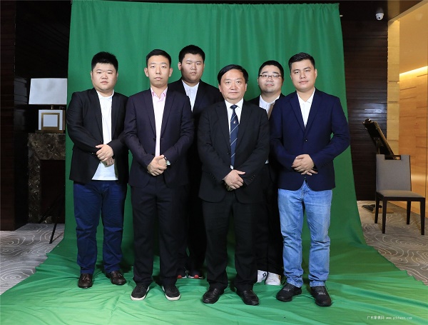 队由:谢靖,孙勇征,赵玮,才溢组成,胡荣华,万春林未到场拍照山东体彩队