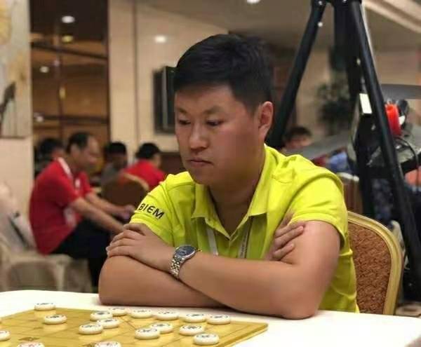 比赛棋谱 象棋资讯 正文 杭州队则由 " 中国象棋第一人 " 王天一领衔